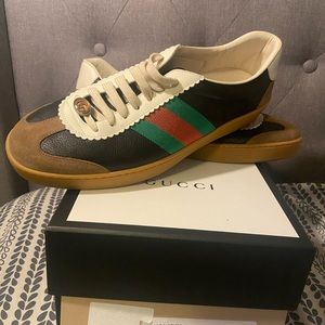 Size 9.5 Gucci shoe